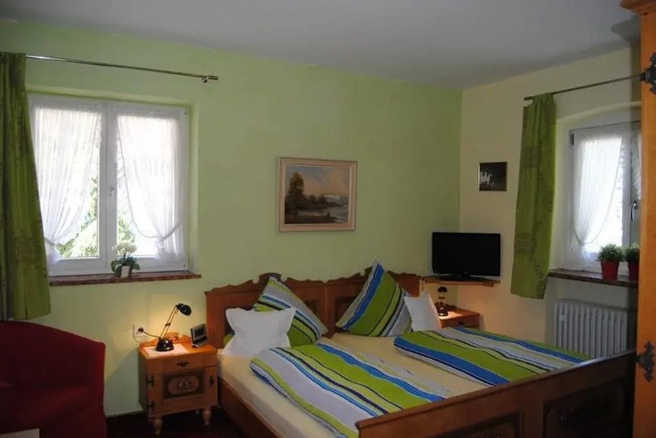 Room 6 of 13