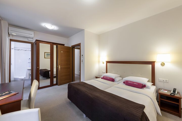 Room 18 of 52
