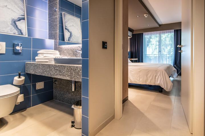Room 3 of 71