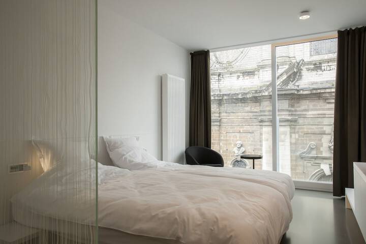 Room 3 of 18