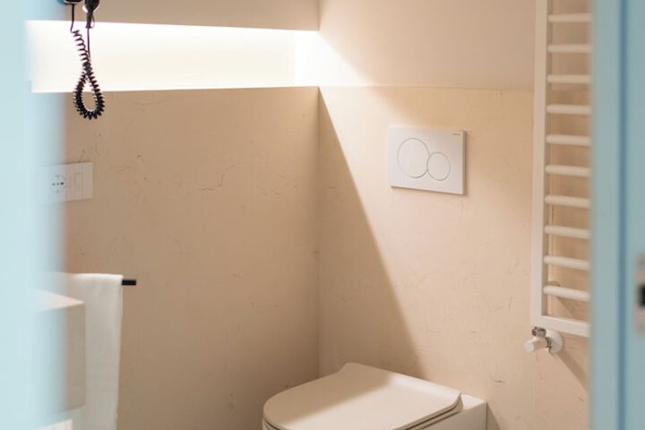Room 25 of 28