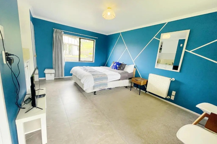 Room 9 of 10