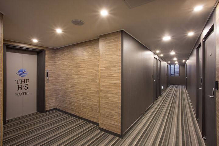 Ballroom/Hall 24 of 30