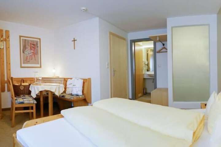 Room 8 of 61