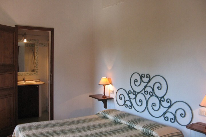 Room 12 of 74