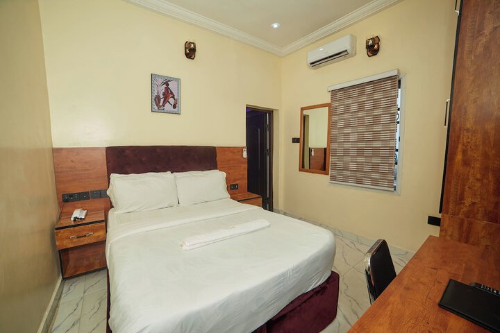 Room 7 of 14