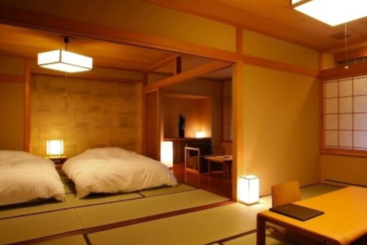 Room 6 of 34