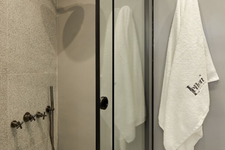 Room 32 of 58