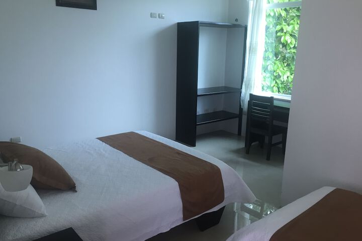 Room 9 of 18