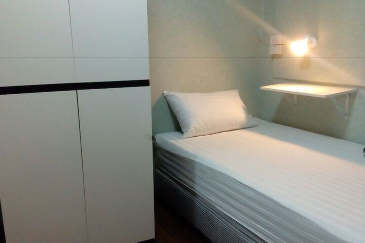 Room 21 of 108
