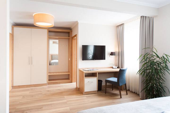 Room 12 of 46