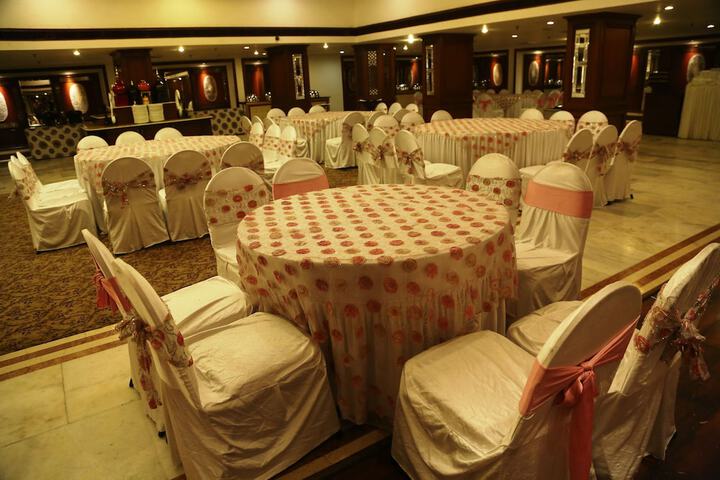 Ballroom/Hall 39 of 63