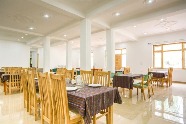 Dining 9 of 11