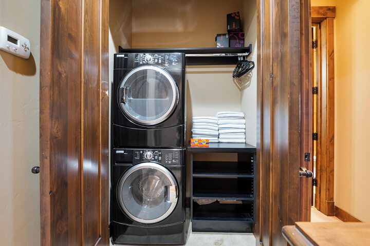 Laundry 21 of 38