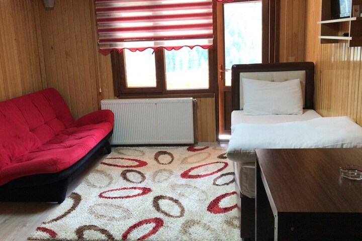 Room 5 of 66