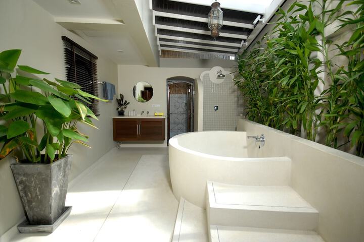 Room 15 of 38