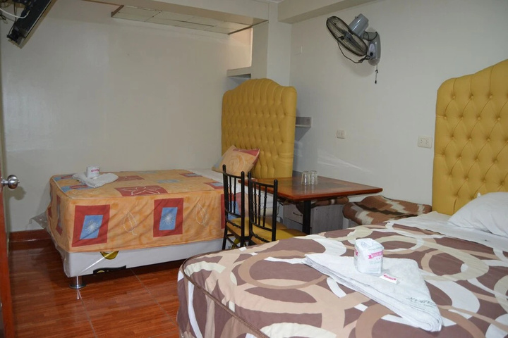 Room 4 of 16