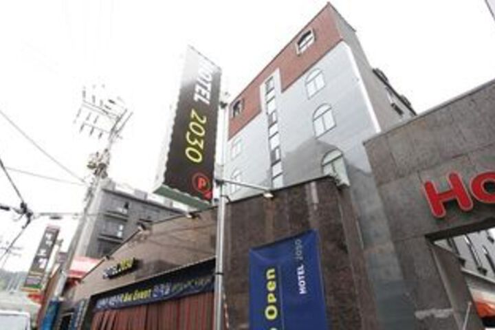 Hotel 27 of 44