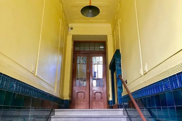 Room 10 of 13