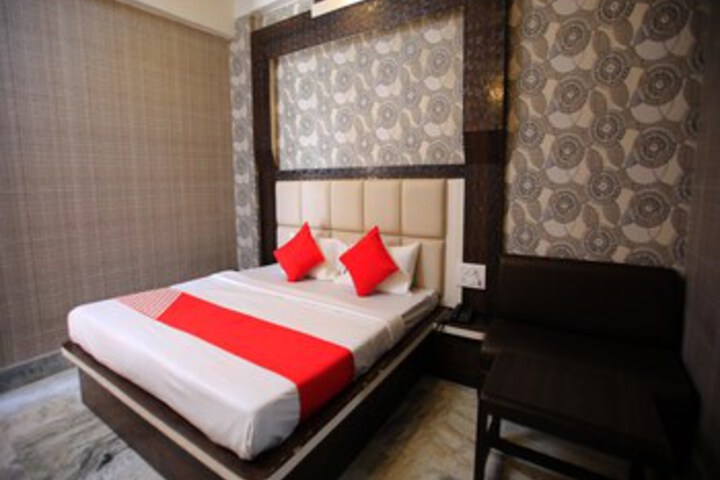 OYO 12842 Hotel Sumit Lodge