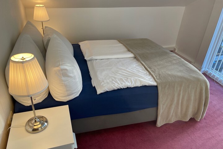 Room 7 of 33