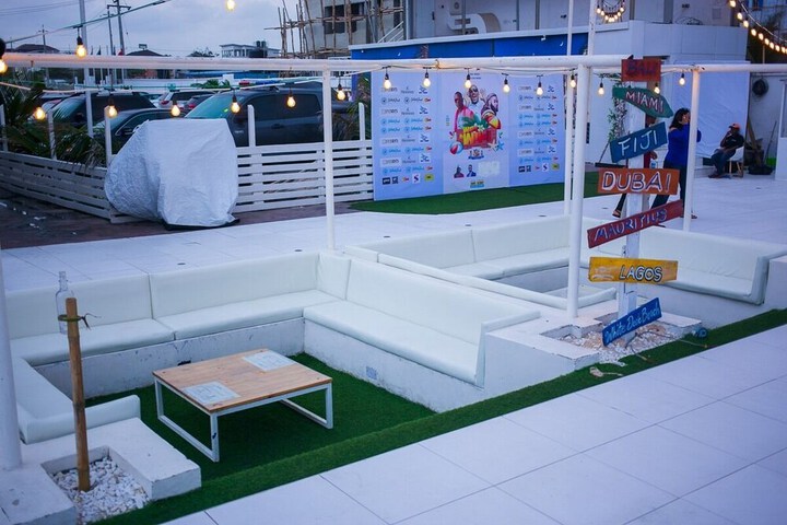Lounge 20 of 23