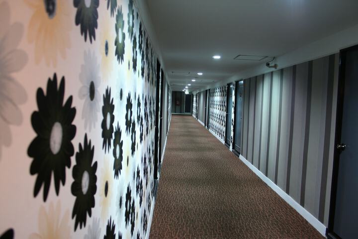 Ballroom/Hall 30 of 32