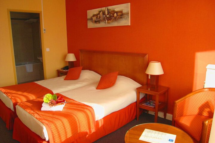 Room 4 of 38