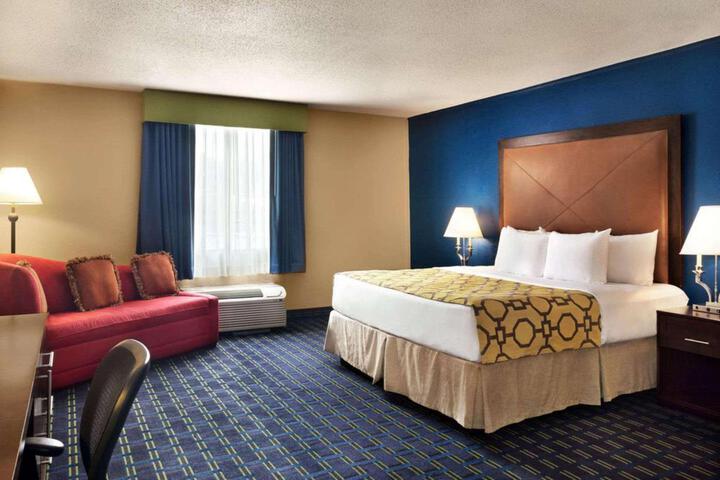 1 King Bed (4 of 4)