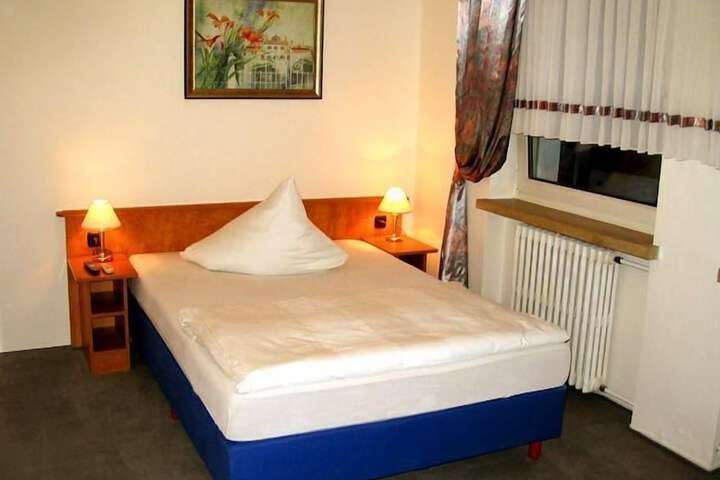 Room 8 of 22
