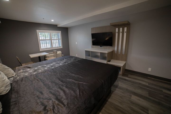 1 King Bed (7 of 47)