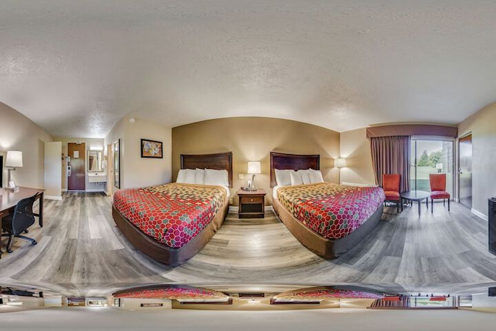 2 Queen Beds (2 of 16)