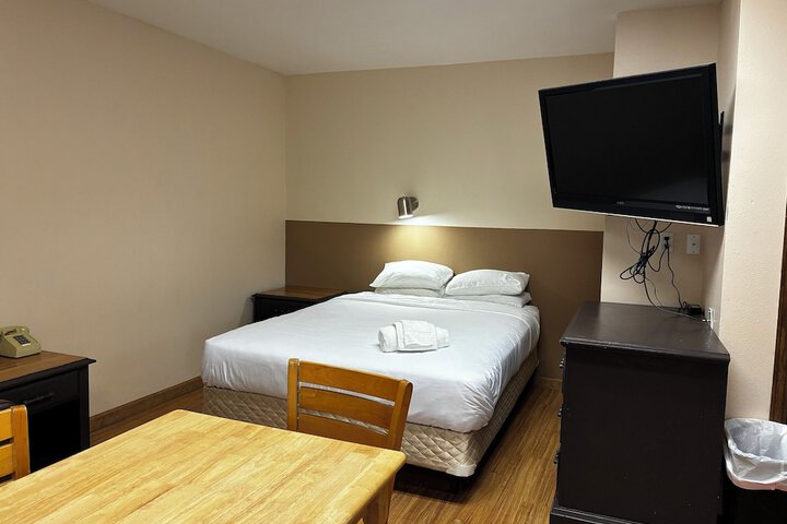 Room 11 of 19