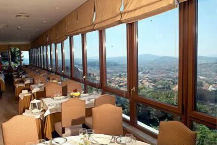 Dining 14 of 57