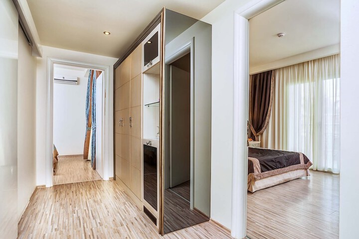 Room 30 of 90