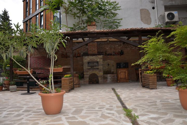 Hotel Exterior 112 of 134