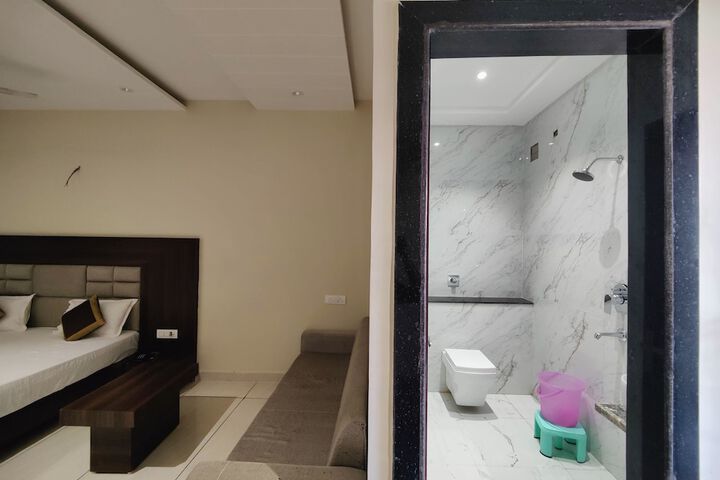 Room 16 of 27