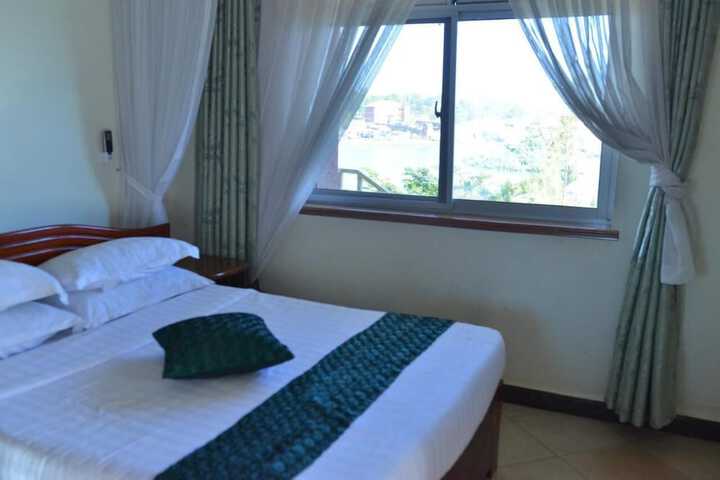 Room 8 of 47