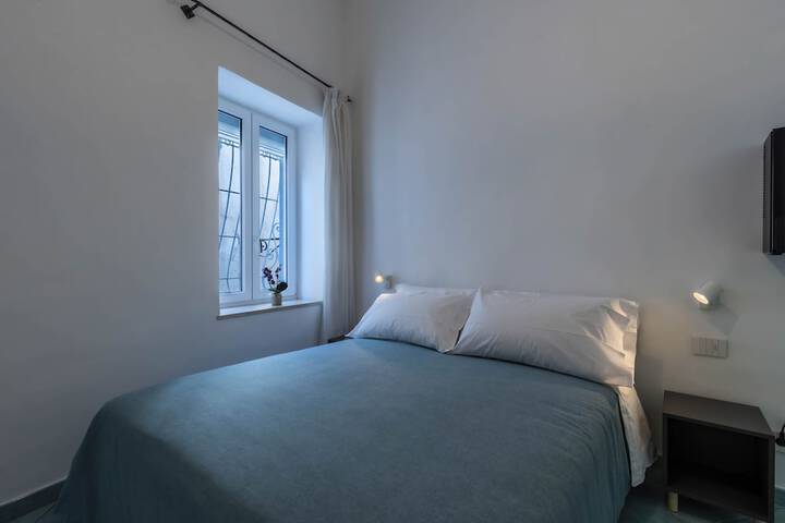 Room 3 of 20