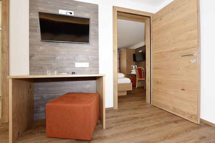 Room 8 of 31