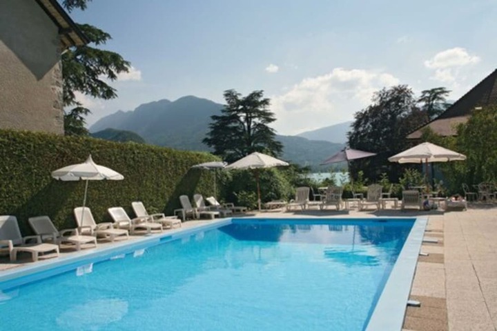 Pool Hotel
