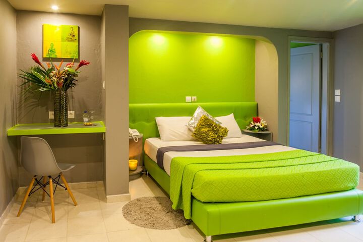 Room 5 of 76