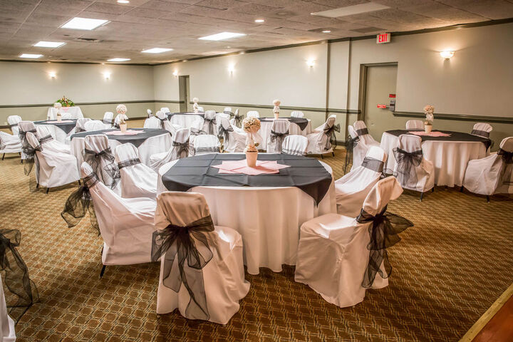 Ballroom/Hall 12 of 28