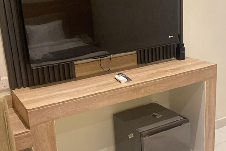 Room 5 of 12
