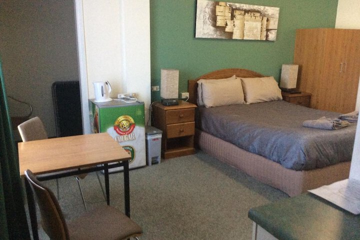 Room 2 of 32