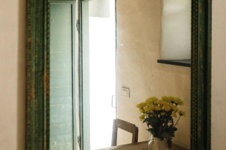 Room 4 of 61