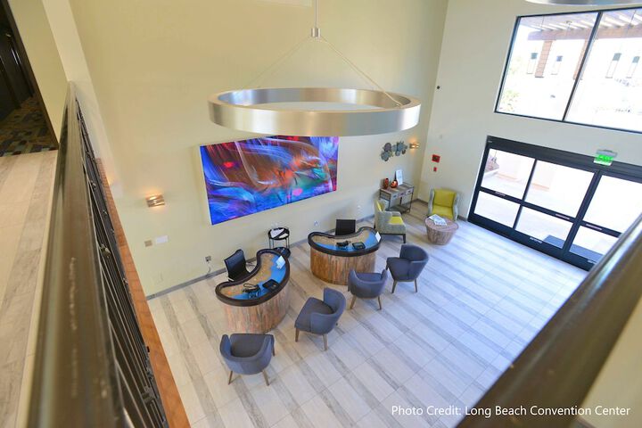 Check-in/check-out kiosk