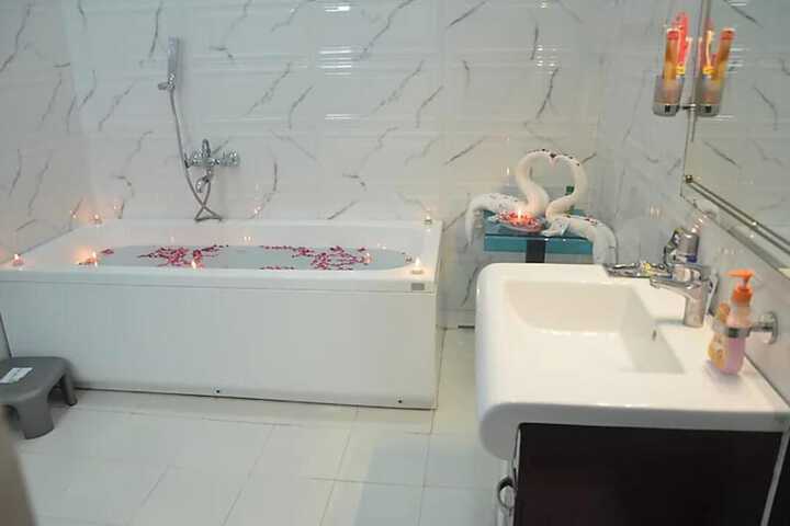 Room 9 of 15