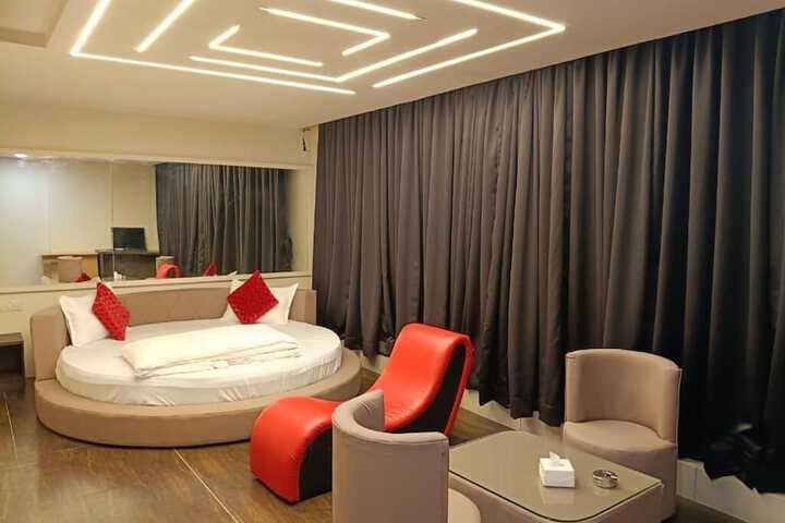 Room 11 of 27