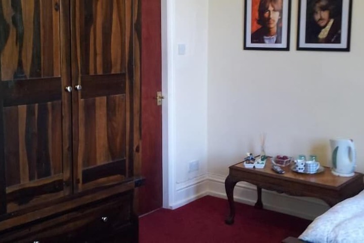 Room 10 of 17